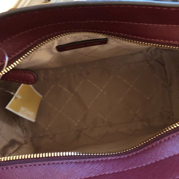 Authentic Michael Kors studded medium Selma handba - Picture 8 of 8